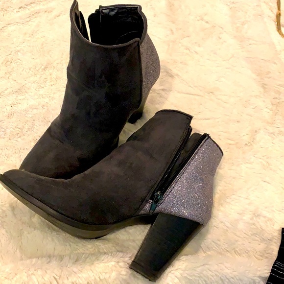 Silver and grey booties, size 7.5 - Picture 2 of 5
